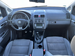VOLKSWAGEN TOURAN (8 foto / 10)