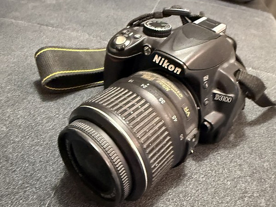 Nikon D3100 + 18-55mm VR Kit
