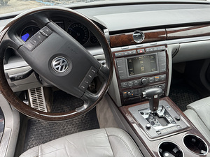 VW Phaeton на запчасти (7 фото из 7)