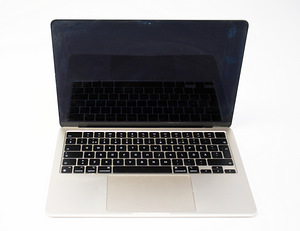MacBook Air M2 2022 (2 foto / 3)