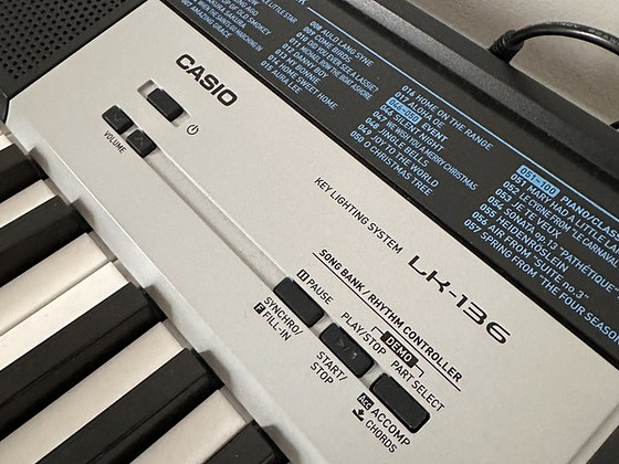 Casio LK-136 - Sünteesija
