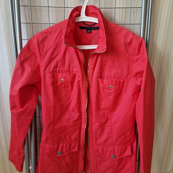 Tuulejope Tommy Hilfiger, suurus XS, väga heas korras