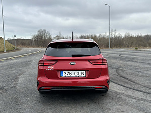 Kia Ceed (4 фото из 13)