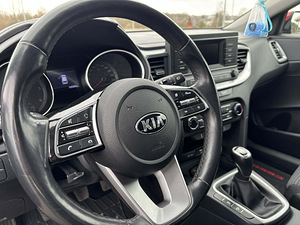 Kia Ceed (11 фото из 13)
