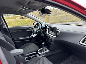 Kia Ceed (9 фото из 13)
