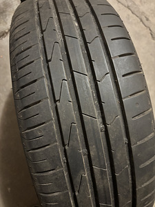 Резина Hankook 195/60 R15 (2 фото из 8)