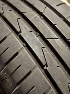 Резина Hankook 195/60 R15 (3 фото из 8)