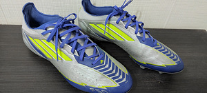 Jalgpalli putsad 48 Adidas Messi Elite (1 foto / 6)