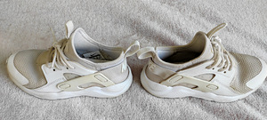 Tossud 30 Nike sidumisvabad tüdrukute tossud (1 foto / 5)