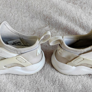 Tossud 30 Nike sidumisvabad tüdrukute tossud