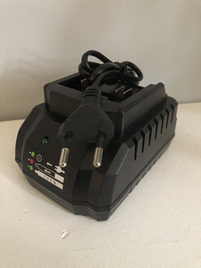 Uus makita aku 6 ah + led lamp + laadja koos komplektiga (3 foto / 9)