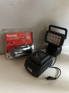 Uus makita aku 6 ah + led lamp + laadja koos komplektiga (4 foto / 9)