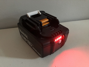 Uus makita aku 6 ah + led lamp + laadja koos komplektiga (5 foto / 9)