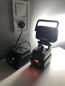 Uus makita aku 6 ah + led lamp + laadja koos komplektiga (6 foto / 9)