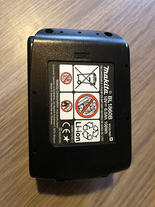 Uus makita aku 6 ah + led lamp + laadja koos komplektiga (9 foto / 9)