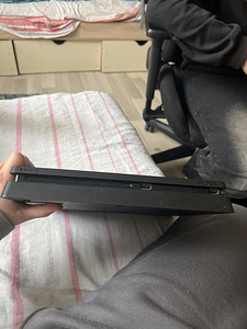 Ps4 slim (1 foto / 7)