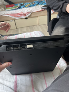 Ps4 slim (3 foto / 7)