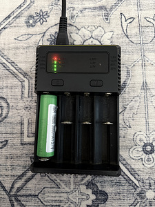 Nitecore зарядка (3 фото из 7)
