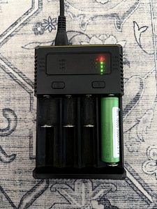 Nitecore зарядка (6 фото из 7)