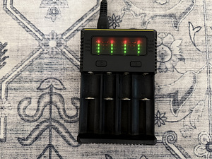 Nitecore зарядка (7 фото из 7)