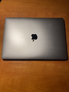 MacBook Pro 13” (2020) / 16GB RAM / 500GB SSD / i5 (1 foto / 6)