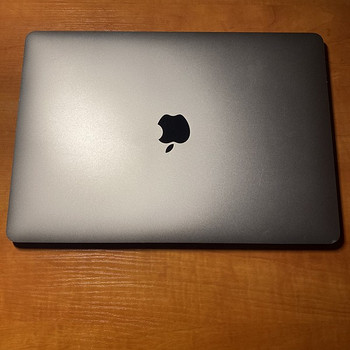 MacBook Pro 13” (2020) / 16GB RAM / 500GB SSD / i5