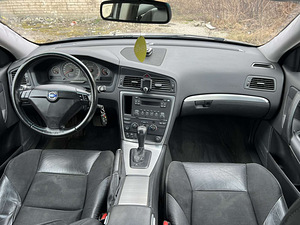 VOLVO S60 (9 фото из 11)