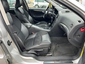 VOLVO S60 (10 фото из 11)