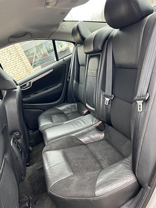 VOLVO S60 (11 фото из 11)