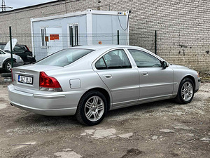 VOLVO S60 (7 фото из 11)