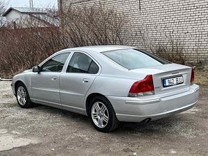 VOLVO S60 (6 фото из 11)