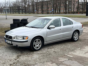 VOLVO S60 (1 фото из 11)