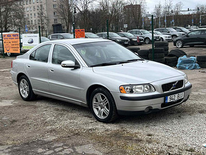 VOLVO S60 (2 фото из 11)