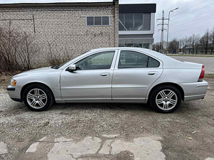 VOLVO S60 (4 фото из 11)