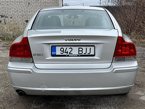 VOLVO S60 (8 фото из 11)