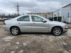 VOLVO S60 (5 фото из 11)
