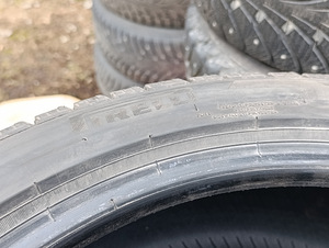 Pirelli Ice Zero 235/45R18 lamellrehvid (5 foto / 5)