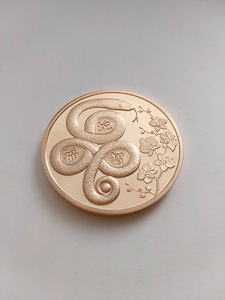 Mao aastale pühendatud kullatud medal (1 foto / 3)