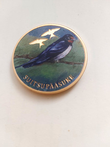 Suitsupääsukesele pühendatud kullatud mälestusmedal (2 foto / 4)