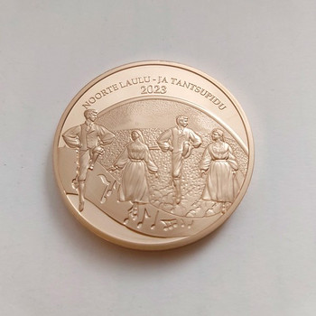 Laulu- ja tantsupeole pühendatud kullatud medal