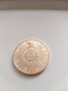 Laulu- ja tantsupeole pühendatud kullatud medal (2 foto / 3)