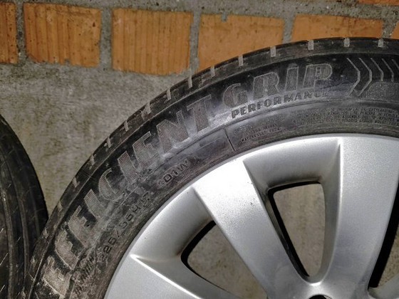225/55 R17