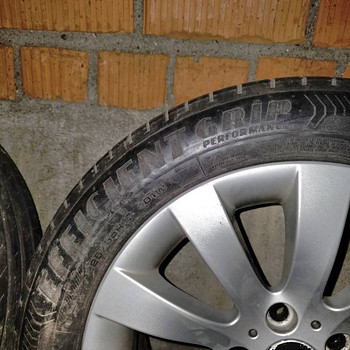 225/55 R17