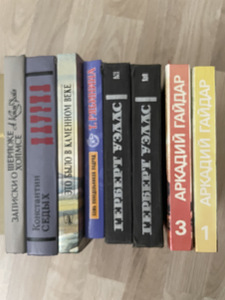 Книги (4 фото из 9)
