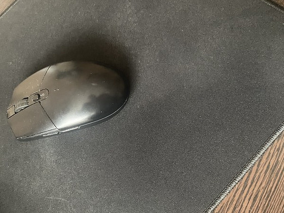 Logitech g304 ja Hyper X hiirematt