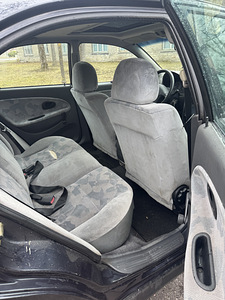 Mitsubishi Carisma (10 фото из 12)