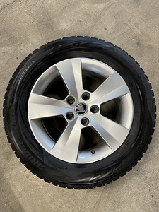 215/60/R16 Skoda Bridgestone Blizzak (4 foto / 8)