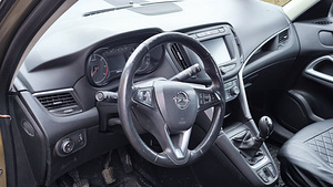 Opel Zafira (2 фото из 8)