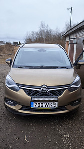 Opel Zafira (4 фото из 8)
