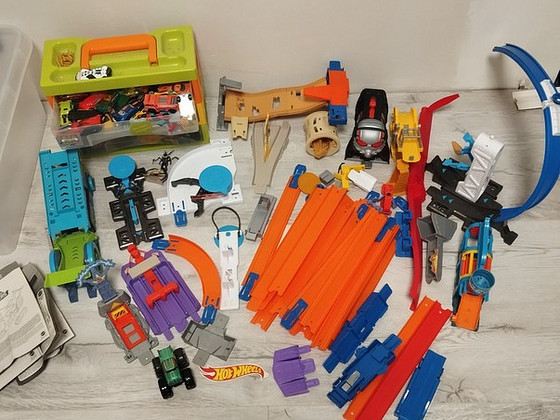 Треки и машины Hot Wheels